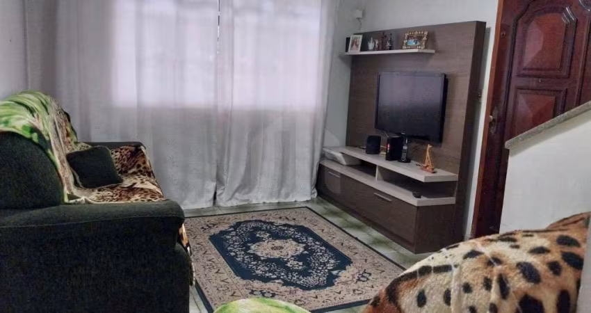 O sobrado está localizado no bairro Cidade das Flores tem 125m2, piso inferior, sala, piso frio, cozinha grande com armários, quintal grande, 02 vagas