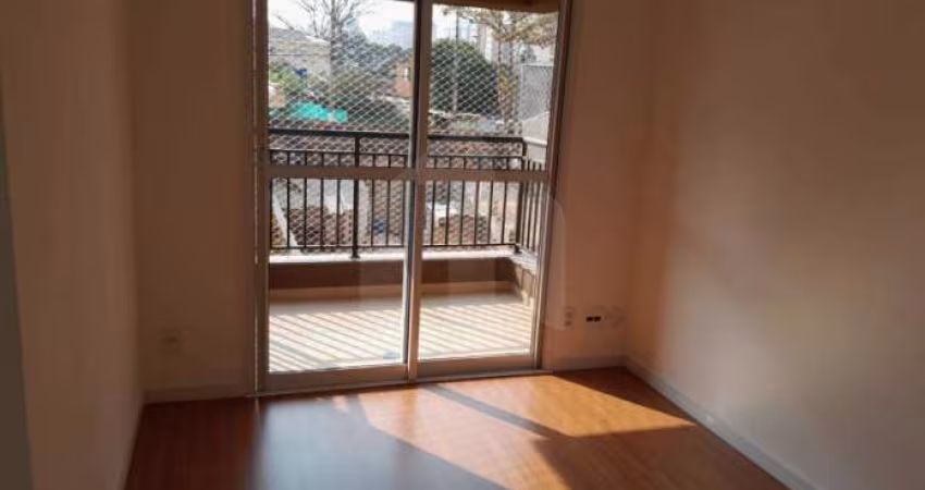 Apartamento de 60m² para alugar - Jardim Tupanci, Barueri