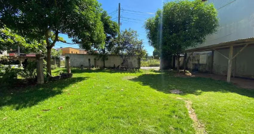 Casa duplex com 7 quartos, terreno grande e casa para caseiro a venda em Guarapari/ES.