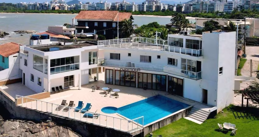 Casa com 7 quartos à venda na Enseada Azul.