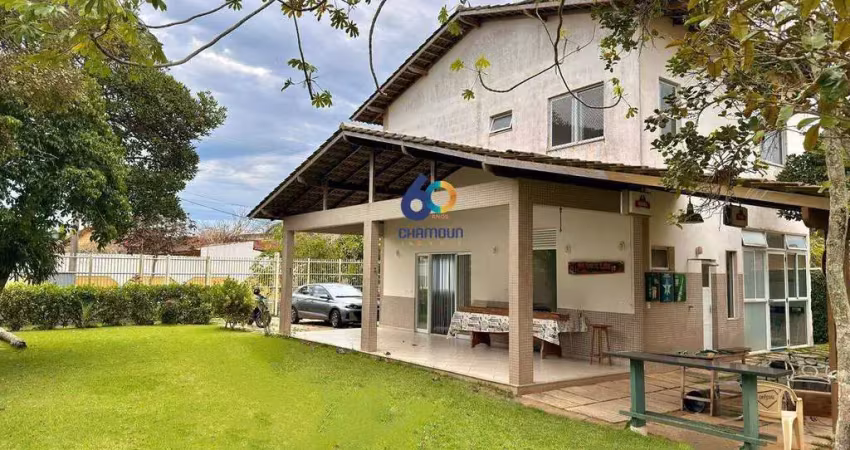 Casa com 4 quartos e 1 suíte na praia de setiba em guarapari/es