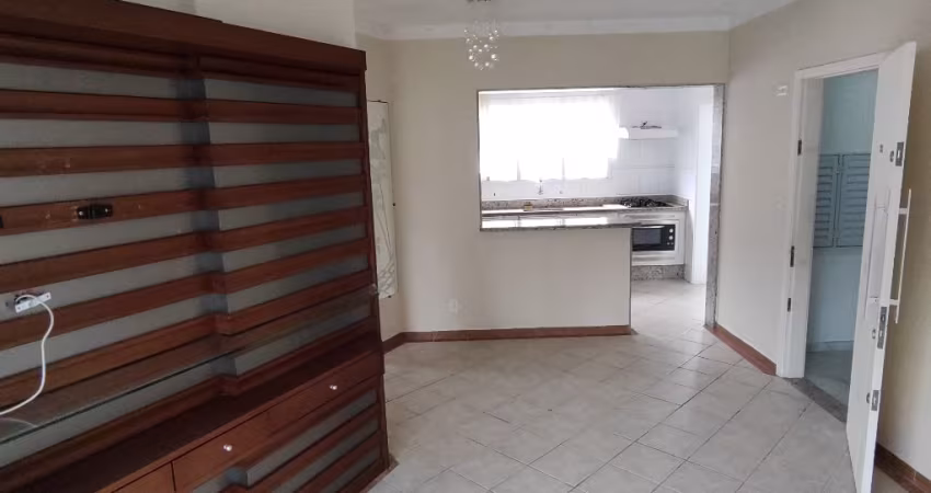 Vende-se Apto 2 Qtos a 50m da praia no Canto do Forte em Praia Grande/SP
