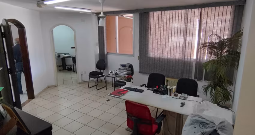 Vende-se sala comercial 60m² no Gonzaga em Santos/SP
