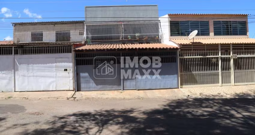 Venda em Samambaia Sul: Casa com 4 dormitórios, 1 suíte e 3 banheiros por R$ 400.000. Oportunidade imperdível!