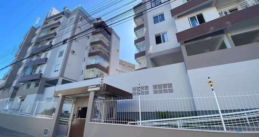Apartamento 2 quartos com elevador e 2 vagas no Estreito