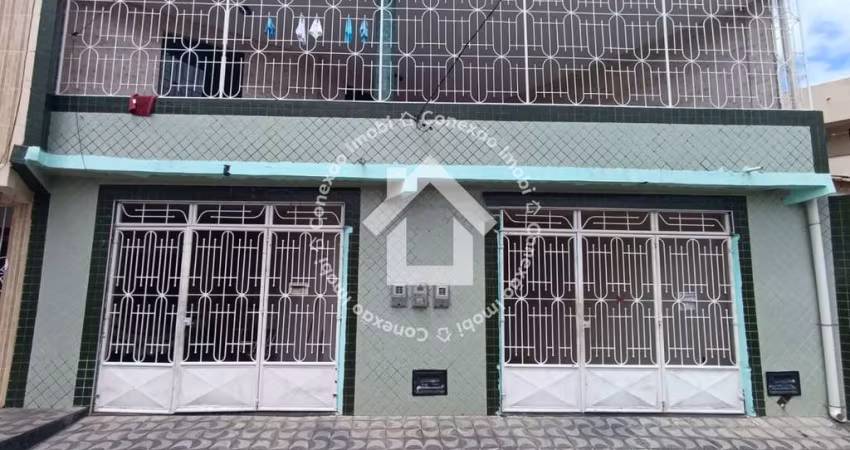 Casa duplex para vender com 6 quartos sendo 2 suítes e quintal no Bairro 18 do Forte em Aracaju