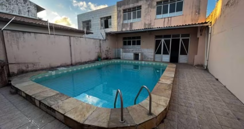 Casa com piscina ótimo para comércio