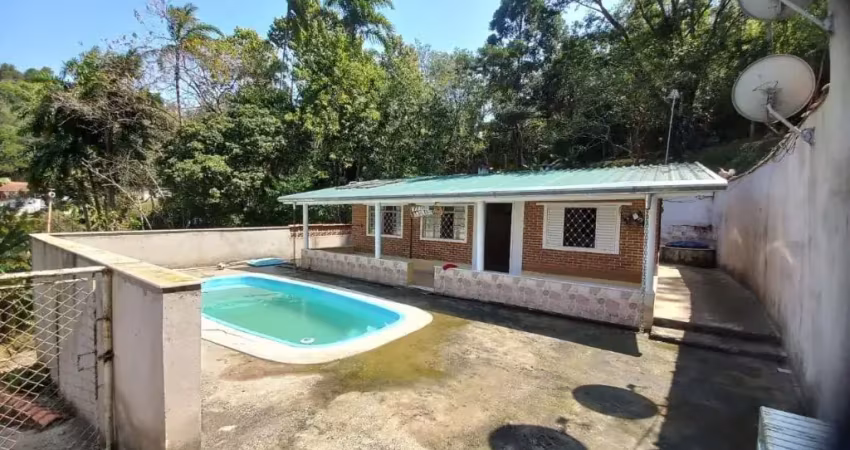 Casa em condomínio fechado – piscina privativa e área gourmet