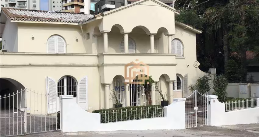 Casa Residencial á VENDA 438m², 6 Quartos sendo 4 Suítes, Pacaembu - São Paulo