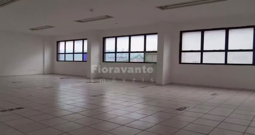 Sala comercial com bom espaço, bem funcional, ótima para quem trabalha com porto, alfândega , receita e polícia federal.