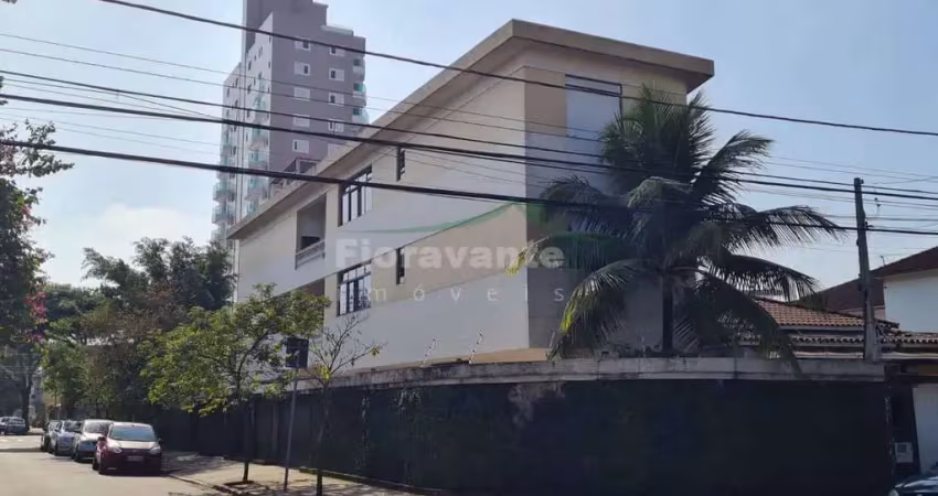 Prédio com 3 aptos., churrasqueira, piscina, 5 vagas.