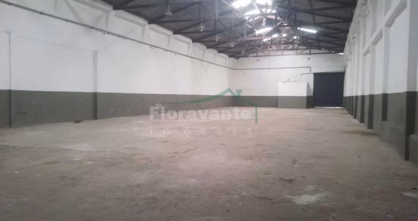 ARMAZÉM NA VILA MATHIAS COM 945m² total - RUA RECÉM REFORMADA