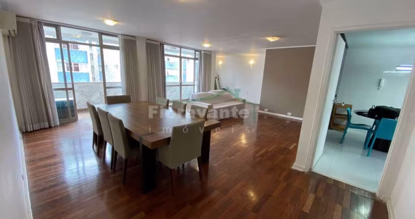 Apartamento com 3 quartos, Gonzaga, Santos, Na quadra da praia.