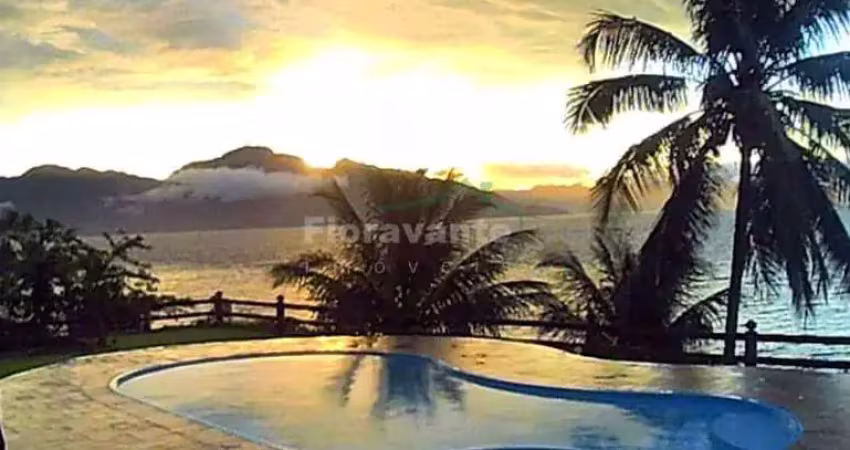 Casa frente mar com 5 suítes, ponta das canas, ilhabela.