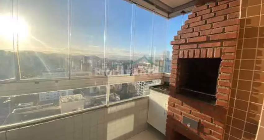 Apto 3 quartos sendo 1 suíte, varanda com churrasqueira.