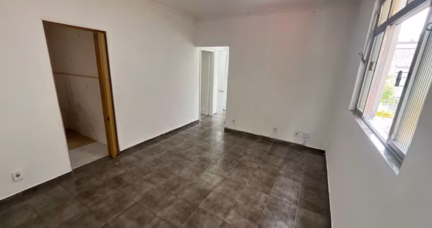 LINDO APARTAMENTO DE FRENTE COM SACADA, ESPAÇOSO E VENTILADO