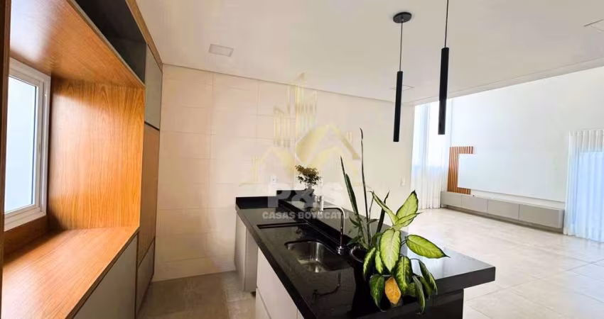 Casa ampla, com 3 dormitórios, piscina aquecida e muitos planejados!