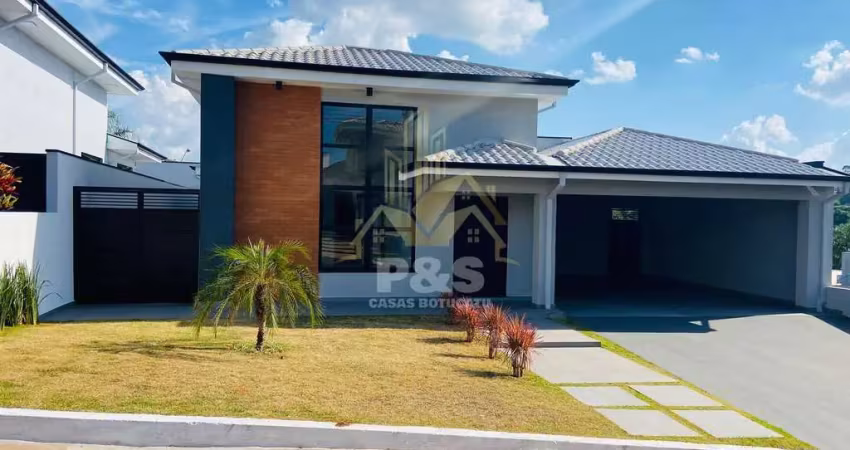 Casa em Condomínio Fechado em Botucatu, dormitórios amplos com Piscina!