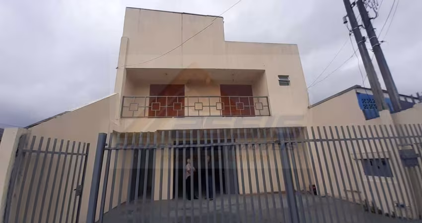 Sobrado à venda no bairro Sítio Cercado - Curitiba/PR