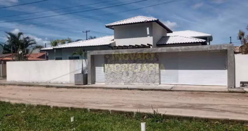 Ótima casa colonial  de alto padrão com 03 suítes sendo 01 suít