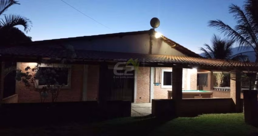 Charmosa chácara à venda em São Carlos, 3 dormitórios e amplo espaço de lazer!