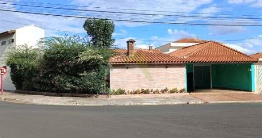 Casa de 3 dormitórios com suíte e churrasqueira no Parque Fehr, São Carlos