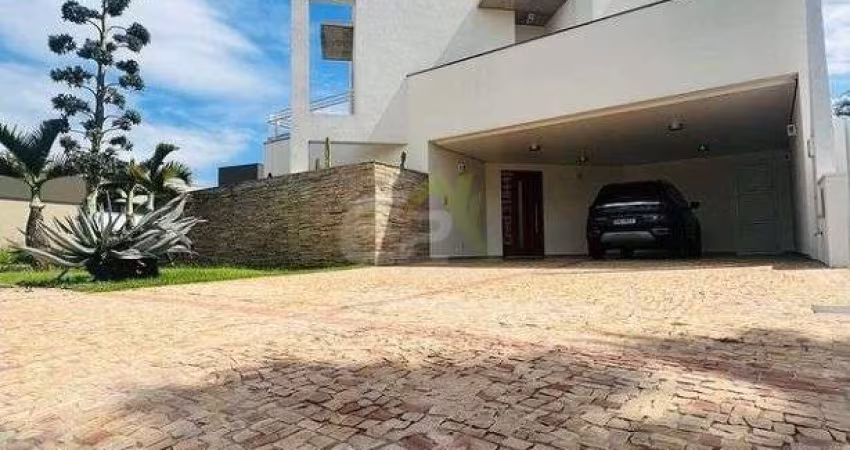 Sobrado de luxo com 5 dormitórios e piscina aquecida em Condomínio Damha I - São Carlos