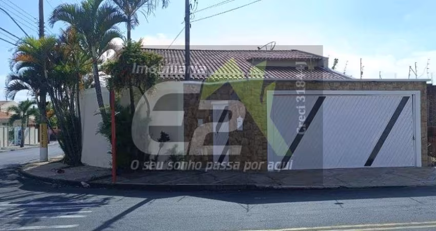 Casa de alto padrão com piscina aquecida e churrasqueira no Jardim Acapulco