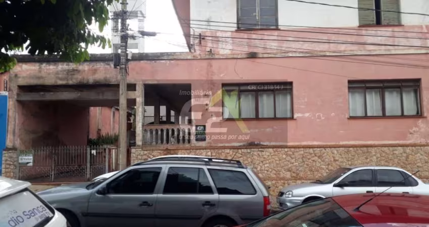 Sobrado de luxo no Centro de São Carlos com 6 dormitórios e edícula