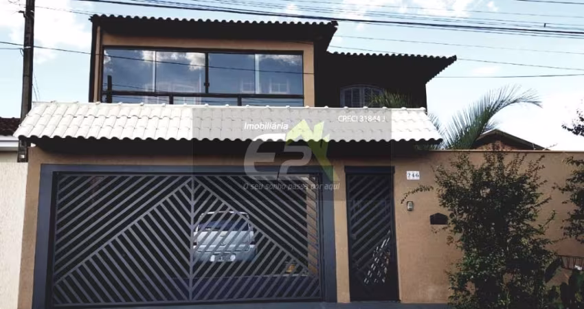 Casa à venda em São Carlos, Parque Fehr - 3 dormitórios, suíte e quintal amplo!