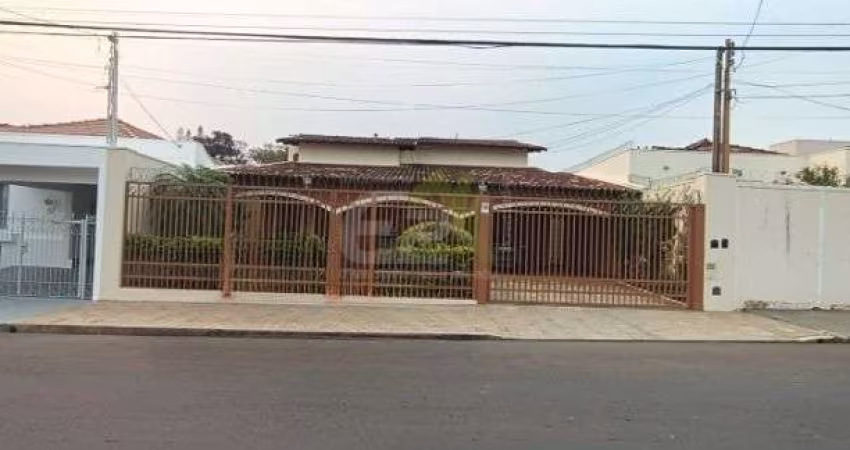 Sobrado de 6 dormitórios com suíte e churrasqueira na Vila Nery, São Carlos