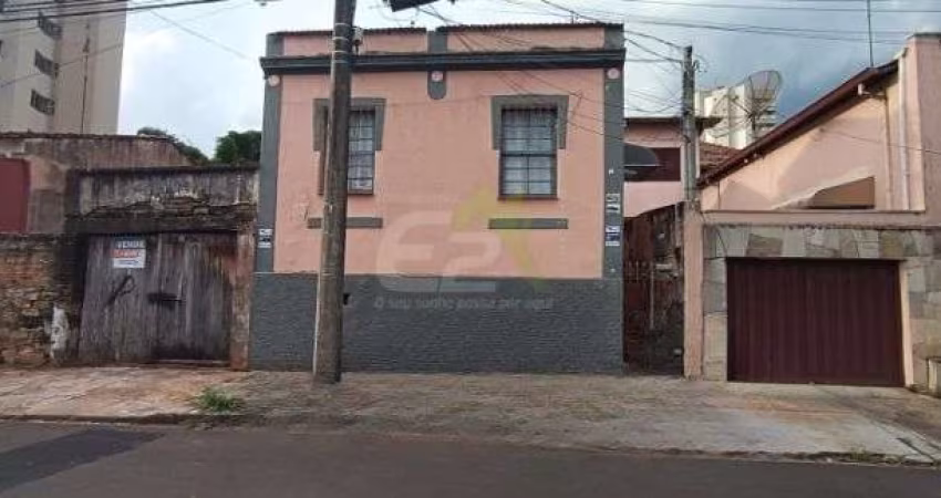 Casa Padrão à venda no Centro de São Carlos: 2 dormitórios, 1 banheiro, cozinha, lavanderia e sala