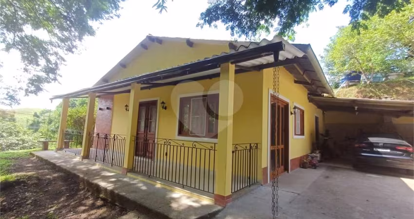 Casa com 3 quartos à venda em Centro - RJ