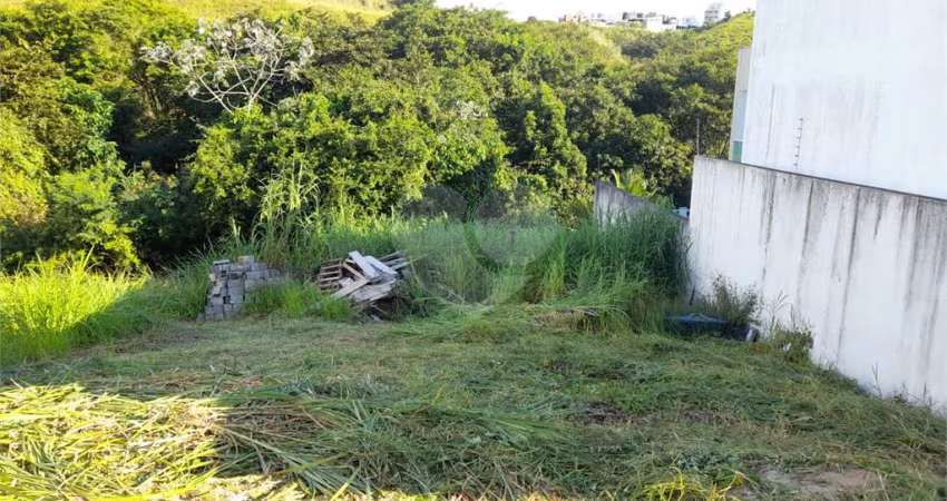 Terreno à venda em Jardim Amália - RJ