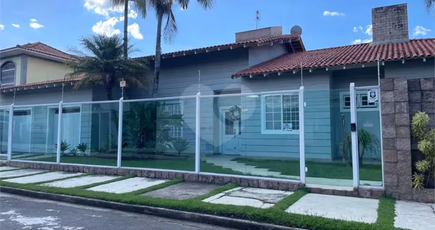 Casa com 4 quartos à venda na Professor Pinto Ferreira, Jardim Amália, Volta Redonda