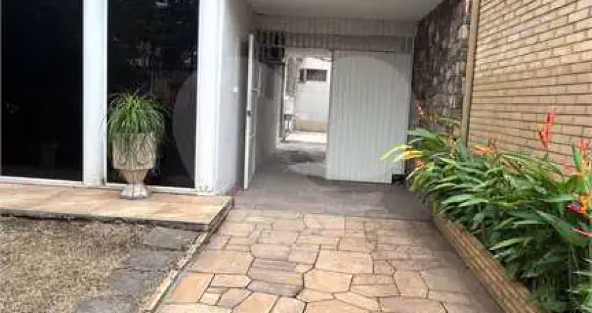Casa com 4 quartos para alugar na Oscar De Almeida Gama, Aterrado, Volta Redonda