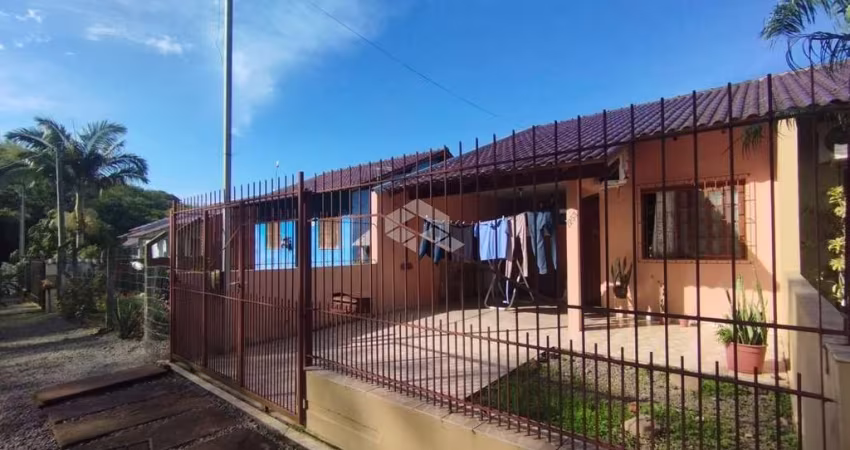 Casa geminada com 2 dormitórios e pátio em Santa Cruz do Sul