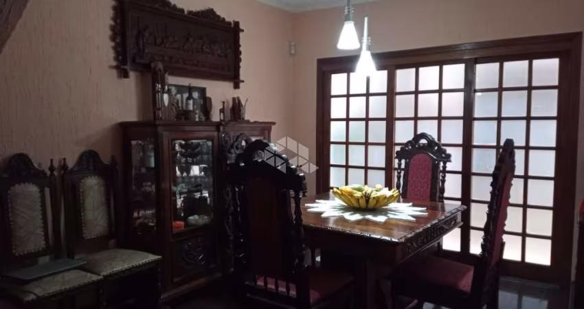 Sobrado com 3 Dormitórios e 1 Suíte com 136 m2