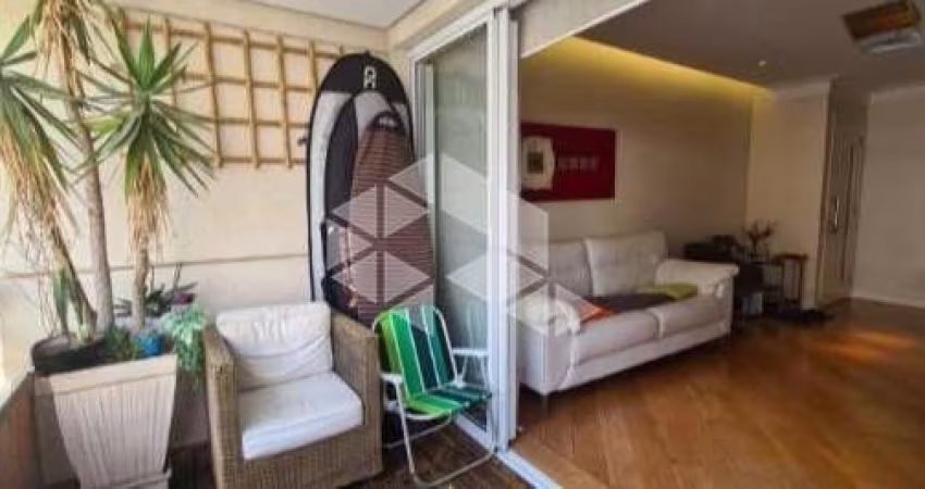 VENDA Apartamento de 110m² com 3 dormitórios (1 suíte) e 2 vagas em Moema, próximo ao metrô