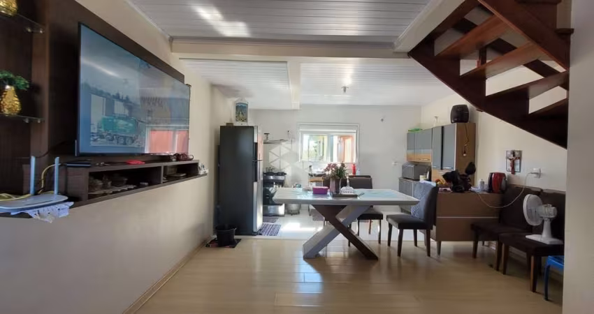 Sobrado de esquina com pátio, área privativa 112,80m2 no Bairro Santa Catarina