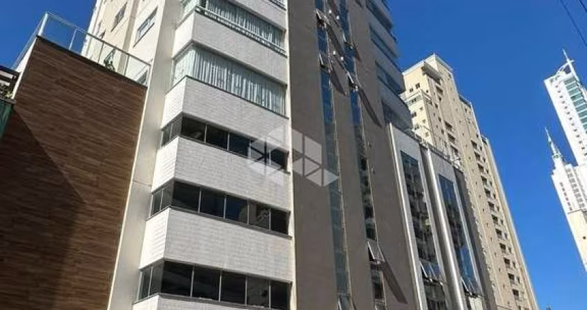 Apartamento 3 Suites no Edificio Farol da Ilha