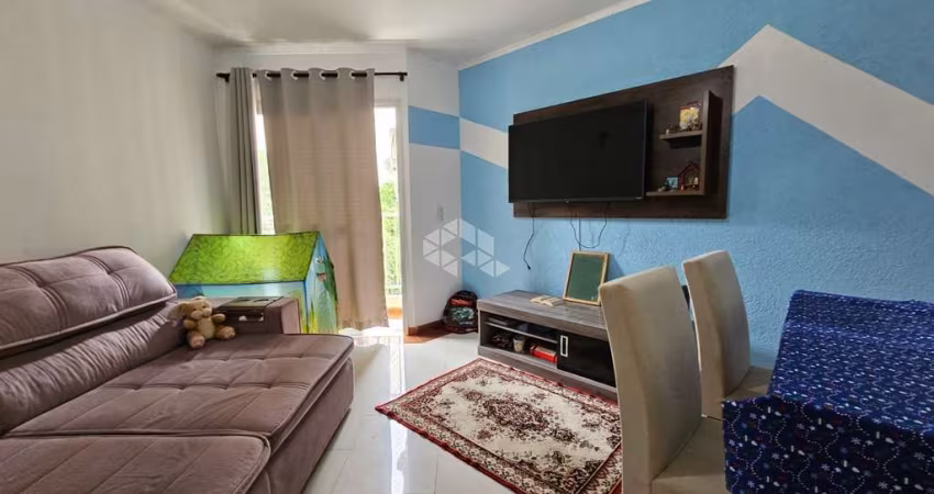 Apartamento de 2 quartos, sala com sacada, andar alto e vista arborizada em Taipas