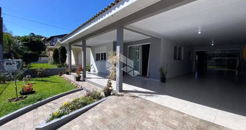Casa com 3 quartos à venda na Rua Osvaldo Aranha, 601, Floresta, Estância Velha