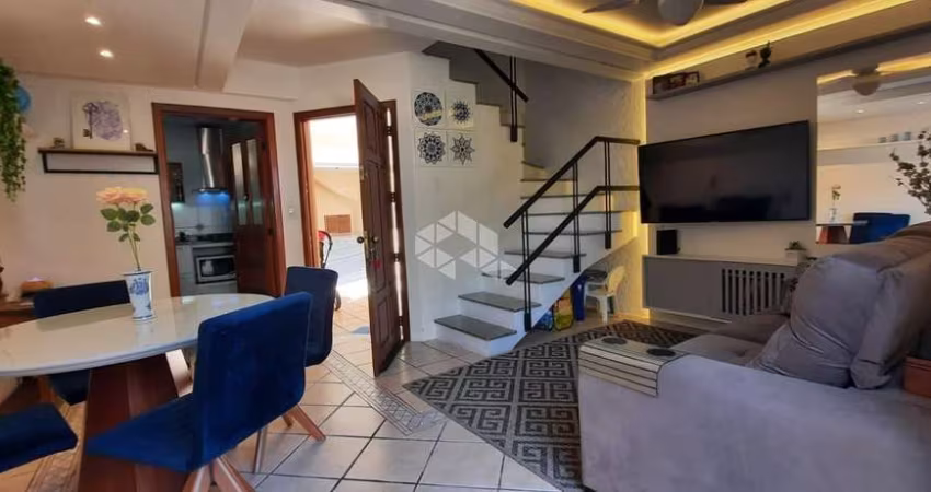 Casa em condomínio tipo sobrado com 03 dormitórios, sendo 02 suítes, 02 vagas de garagem no bairro Vila Conceição
