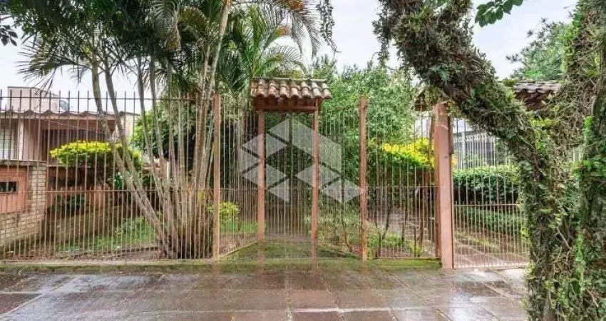 Casa  2 dormitórios com 1 suíte para venda  no bairro tristeza em porto alegre/rs.