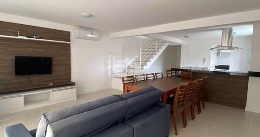 Loft de 3 domitórios/quartos com suíte na Praia de Palmas
