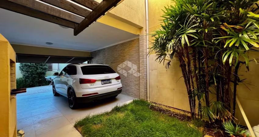 Casa em Condominio de 03 dormitórios e 02 vagas com 221m² no bairro Vila Jardim em Poa.