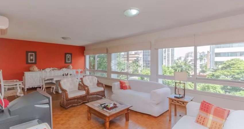Apartamento 3 quartos, suíte e vaga no Moinhos de Vento em Porto Alegre/RS