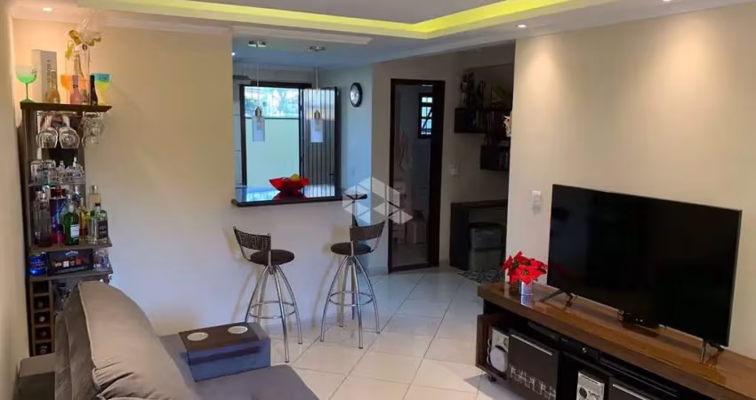 Casa em condomínio com 3 dormitórios sendo um no térreo no bairro cavalhada na zona sul de porto ale