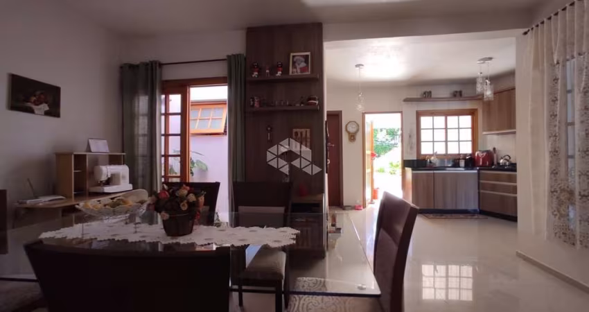 Casa de 2 dormitórios no bairro Ana Nery!